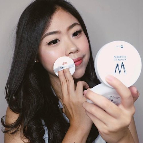Been wearing this W-Lab CC cushion lately and I'm in love! @w.lab ✨ Got mine in shade #23 (snow beige), it matched my skintone perfectly💖it leaves a natural-glowing look and give a brightening effect. It has a light to medium coverage that is perfect for everyday look! Thankyou @charis_official for sending me this💖 You can also buy this product at https://hicharis.net/ronapermataa 💖 #clozetteID #BeautyVeller #charisceleb