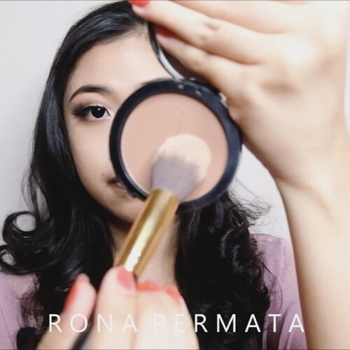 Ngga terasa lebaran sudah didepan mata✨ udah pada tau belum mau dandan kayak gimana untuk lebaran nanti? Kalo aku sih kira2 kayak di video ini 😋 ---
Yang mau nyontek tutorialnya, yuk langsung liat full videonya di Youtube ku (link on bio)💖💖 karna yang di video ini banyak yang kepotong step nya, product details juga ada di videonya yaa. Happy watching🦄💖 ---
#indobeautygram @indobeautygram #beautyveller #clozetteID #motd #makeupjunkie #makeuptutorial #beautyenthusiast