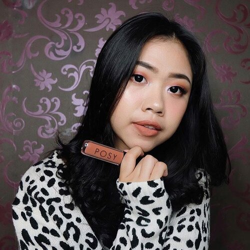 My current favorite local liquid lipstick from @posybeauty 💗 formulanya oke banget nyaman dan halus di bibir, gak patchy dan bikin kering. Hasil akhirnya powdery matte gitu dan warnanya cantik2! 😍 salah satu warna yang aku pakai di foto ini adalah shade: Greed. For more review please visit www.beautyveller.com or link on bio💗
—
#BeautyVeller #ClozetteID #bblogger #blogger #photooftheday #vscophile #vsco #vscocam #instadaily #igdaily #snapseed  #potd #vscogood #beautyblogger #liveauthentic #vscodaily #igers #instagrammers #beautyjunkie #makeupjunkie #makeup #motd #beautyenthusiast #pinterest