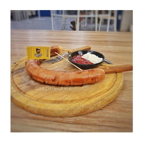Grilled Jumbo Sausage ------------ #foodie #cafe #cafekekinian #cafejakarta #kuliner #kulinerjakarta #kulinerindonesia #makananan #food #foodphotography #foodstagram #sosis #sosisbakar #sosisgoreng #foodblogger