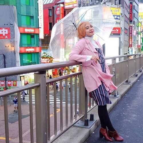 That moment when the rain has stopped but you insisted to use that photogenic umbrellahhhhhh ellah ellahh 😂#clozetteid #mellatravelogue