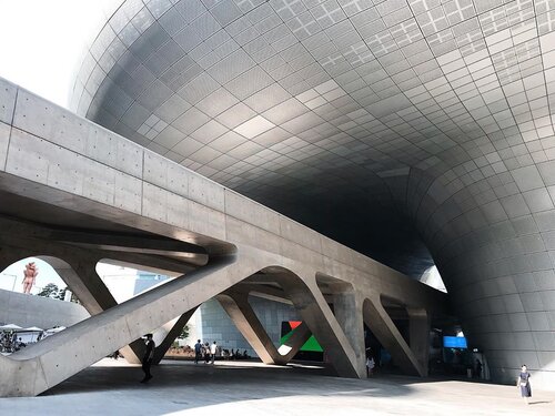 Such a breathtaking futuristic building designed by Zaha Hadid.  #clozetteid #mellatravelogue #mellainkorea