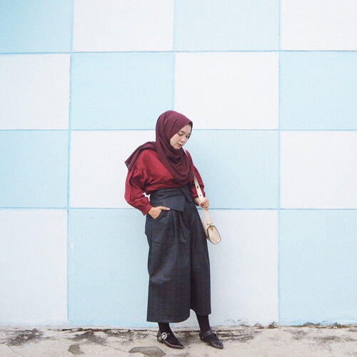 Went burgundy for live talkshow today. Wearing both top and bottom @berrybenka ❤️.#clozetteid