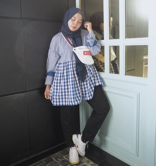 Kang parkir style with love. .Babydoll tunic by @pastelovaclothing 💙#clozetteid