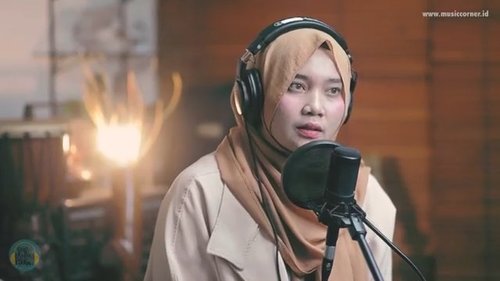 Watch my cover for “This is Me” OST. The Greatest Showman on @musiccornerid  channel !.Ps : jgn dibully yaaaa 🤣.#clozetteid #indomusikgram #indovidgram @indovidgram @indomusikgram