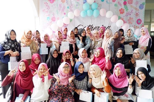 Our kind of productive weekend 👀 Had so much fun yesterday in Wardah Beauty Class. Thank you for having me!! And thank you so much for all the kind words, ladies. 'Till next time ! Xoxo 💋💋💋❤❤❤ #wardahbeautyclass
#clozetteid