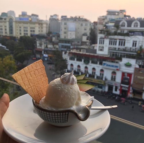 Sunset break with a coconut ice cream is always a good idea 🍦🍦🍦 Will be up on friyay!#mellatravelogue #mellainvietnam #clozetteid