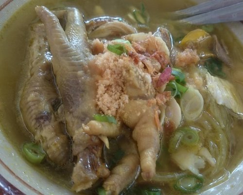 Soto Ceker Ayam
.
.
.
.
#sotoayam #sotoceker #soto #indonesianfood #clozetteid  #instafood #foodie #foodphotography #foodoftheday #foodgram #like4likes #followforlike #sonyxperia #igersworldwide #ritystory #ritystyle #mytravelgram #travelerlife #foodlovers #womanblogger #instapic #kuliner #culinary #foodporn #picoftheday #foodlover #foodgallery