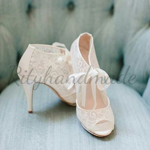 Good shoes take you good moment
.
Thanks for ur order @rityhandmade 😍
.
.
.
#rityhandmade #ritystory
#ritystyle #weddingshoes #wedding #sepatu #shoestagram #shoes #shoesaddict #womanblogger #womanlifestyle #travelerblogger #travelerlife #followforlike #instapics #picsoftheday #fashionblogger #clozetteid #sepatuwanita