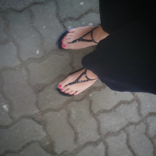 Star where you are
Use what you have
Do what you can
.
.
#followyourpath with sandal by @rityhandmade
.
.
#sandals #sandal #enjoyyourlife #rityhandmade #quotes #quoteoftheday #lifequotes #quotestoliveby #likeforfollow #travelerblogger #womanlifestyle #womantraveler #ritystory  #travelerlife #mytravelgram #womanentrepreneur  #picsoftheday #travelgram #clozetteid #myadventure #wanitatangguh