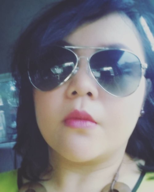 Happy #thursday .
.
.
.
#onduty #work #workstyle  #myface #face #selfpotrait #me #selfie #myself #smile #behappy  #travelerblogger #womanlifestyle #womantraveler #ritystory  #travelerlife #mytravelgram #selflove #me #womanentrepreneur #photooftheday #myselfie #travelgram #clozetteid #womanblogger #wanitatangguh