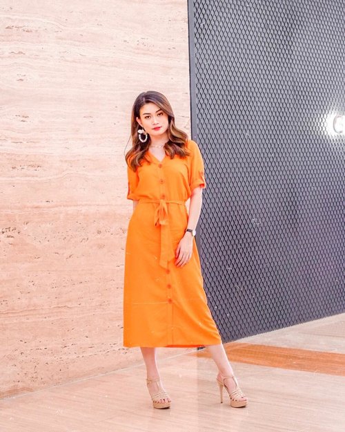 Wearing this amazing tropical dress and a matching earrings from @ease.brand for last night #PIFW2019 🧡(Tap pic for more details on #ootd #lotd)——Such an honor to be invited to #plazaindonesiafashionweek to support these brands @cielofficial @jolie_clothing @ease.brand See you on next fashion show! I really love to see them 😍——For makeup deets:•@laneigeid BB cushion mix with @itcosmetics for base & adding fit me compact powder shade 120 from @maybelline •@minuet.official for eyeshadows and contour & blush•Eyebrow pencil by @innisfreeindonesia shade espresso brown•Megaglow Highlighter from @wetnwildindonesia • @toofaced then @makeoverid matte lipstick coated with @victoriassecret gloss •All Nighter setting spray from @urbandecaycosmetics ——#abnergailorrainecollabs ...#PIFW #FashionWeek #fashionblogger #ootdinspo #ootdfashion #lookbook #tropicaldress #fashionista #chic #influencer #styleblogger #blogger #cute #beauty #womenfashion #wiwt #instastyle #ootdfashion #outfitoftheday #clozetteid #knowwhatyouwear