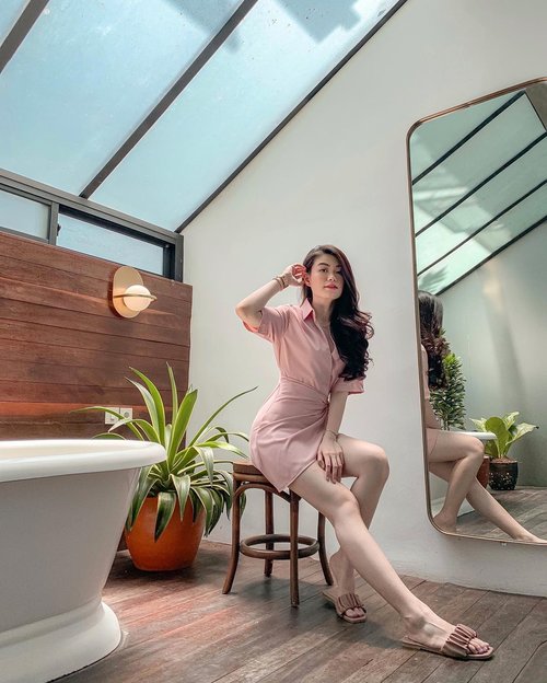 🍃 chilling up by having a pleasant aesthetic staycation at @blackbirdhotel // wearing this pretty pink dress from @acue.studio & mauve sandals by @fayt.official 💓