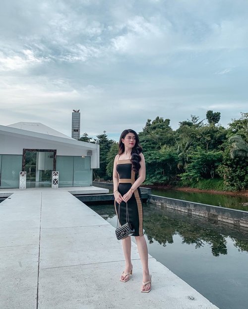 Two post in a row, why not? 😋 too in love with this dress from @dress.lw bikin kliatan tambah slim ehehe 🤎 // paired with Loui Heels @ecclette x @tiffanychrstinee cucooo banget dipake with any outfits 🥺💓