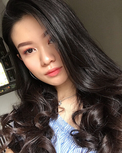 Valentine’s Day is tomorrowwww! Karena banyak yang kemarin poll mau banget Valentine’s Day makeup look soo here u guys goo! Bonus hair ideas too with #lorealid 💝
•
•
#valentinesday #loreal #lorealhair #clozetteid