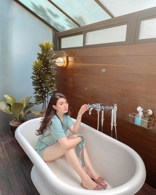 If my mind can conceive it, and my heart can believe it — then I can achieve it. 🌹

Making my self veeeryy comfortable🛁 in =
Comfy Set in Mint • @shewears.inc
Mint Scrunchies • @label8store 
Pretty Mauve Sandals • @fayt.official x @clausetyohadi 

#AbnergailWalkinStyle