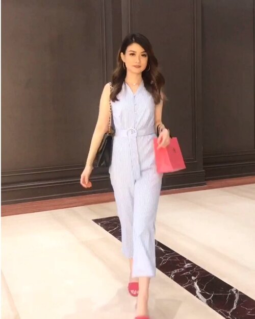 Playing with the pastel colors for today’s look 💃🏻———Jumpsuit: @pomelofashion Pinky block heels: @aldo_shoes .#lotd #FashionWeek #fashionblogger #ootdinspo #ootdfashion #lookbook #pastel #pasteljumpsuit #fashionista #chic #influencer #styleblogger #blogger #cute #beauty #womenfashion #wiwt #instastyle #ootdfashion #outfitoftheday #clozetteid #tbt #clozetteid #ootdindokece#fashionbloggerindonesia