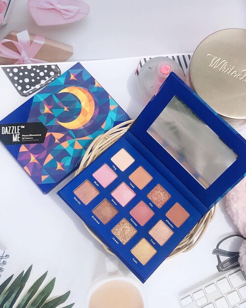 ✨Racun Eyeshadow PALLETE✨

12.12 kemarin aku checkout salah satu pallete yg banyak di rekomendasikan orang2 nih ,

 Dazzle Me Eyeshadow Pallete 12 Warna ini cukup bagus , bagus banget malah untuk daily ,terutama kalangan pelajar dan pemula. 

Ada 3 varian shade ,
Aku beli yg “moon”
Karena butuh warna yg calm :)

Kalian bisa langsung aja kepoin ig nya @dazzleme.beauty.official atau langsung check out produknya di story aku🥰

Follow @dazzleme.beauty.official untuk informasi lebih lanjut.

#eyeshadowpallete #reviewmakeup #makeupindonesia #revieweyeshadowpallete #palletemurah #eyeshadow #makeup #dazzlemebeauty 
#dazzlemeeyeshadow 
#beautybeyondboundaries
@indobeautyblogger @indobeautygram @indobeautysquad @cchannel_id @zonacantikwanita @cchannel_beauty_id @tutorialmakeup_id @tips__kecantikan @tipsmakeup_id #cchannelbeautyid #cchannelfellas #tampilcantik #indobeautygram #indobeautyvlogger #indobeautyvlogger @glowbeautysquad #clozetteid #clozette