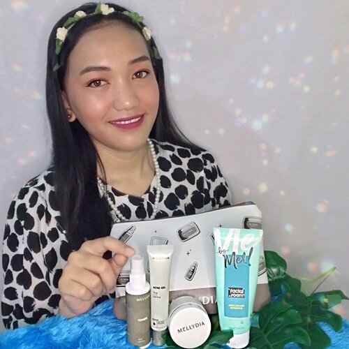 Hayo ..
Pasti udh pada kenal sama produk ini kan?
.
.

Yang ikutin story aku pasti tau kalau aku pakai skincare dari @mellydiaofficial.id yang varian Acne nya 

Aku pakai satu set Mellydia Nourish A yang terdiri dari facial foam, toner, acne gel dan day cream.

Seri ini cocok untuk yang punya masalah jerawat dan bekas jerawat. Karena fungsinya untuk mengurangi jerawat,mencegah jerawat, mencerahkan kulit kusam dan melembabkan kulit.

Dan yg happy nya lagi ,
@mellydiaofficial.id lagi ada promo selama bulan agustus ini loh jangan sampai ketingalan promonya! 

Swipe ke sebelah ya guys 

#7DaysWithMellydia #BFCxMellydia #DaraAyuMellydia #PromoAgustus @beautefemmecommunity #beautyreview #skincareproducts #review #clozetteid #clozette