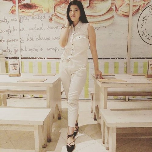 Finally, posted a new #outfit ramble & bamble on the blog!! Click the link on the bio for more, please... 🙋😘 #NaïveStyle
_
_
_
_
_
_
_
#outfitpost #ootd #whiteonwhite #monochrome #monochromeoutfit #white #minimalist #blogger #fashionblogger #personalstyle #dailyoutfit #lifestyleblogger #fashion #lifestyle #styleadvice #instadaily #instastyle #instablog #asian #whiteonwhiteoutfit #ClozetteID