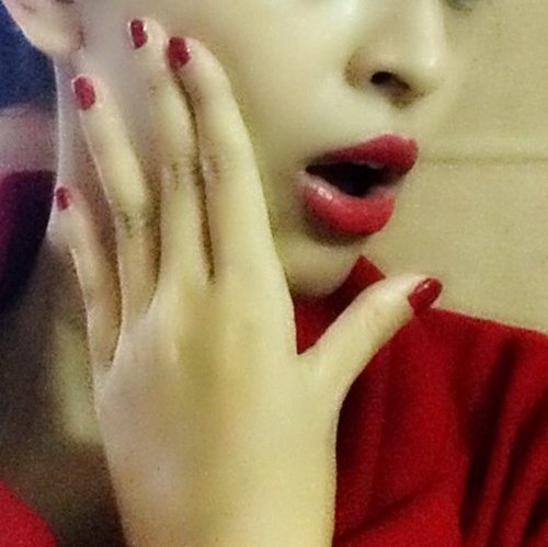 When in doubt, wear red. #ClozetteID #RevlonParfumerie @RevlonID