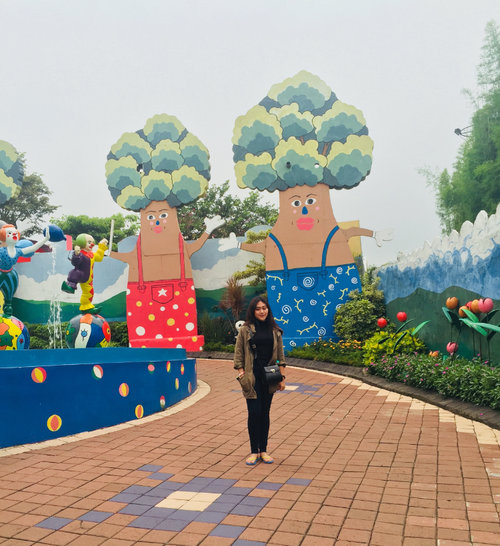 Strolling around Jatim Park with flip flops.. because comfy is number one. Also, Parka and turtle neck to protect from cold weather