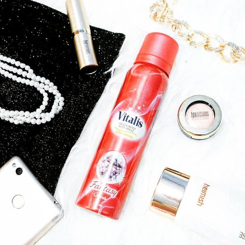 "glamour never takes a day off"
.
Yuk baca review Vitalis Fragranced Body Spray: Glamorous di blog aku ya. Ada 3 variant dengan wangi menyegarkan yang bisa kamu gunakan di pesta. Kamu bisa kunjungi cyndiadissa.wordpress.com untuk review lengkapnya!
.
.
.
#clozetteid
#beauty #vitalis #fragranced #bodyspray #glamorous #bloggerperempuan #bloggerjakarta #bloggerceria #beautynesiamember #flatlay #potd #motd #heimish #tenseconds #pearl #lipstick #eyeshadow #primer #necklace #glitter