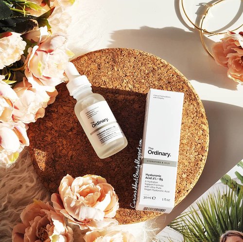 Hang in there, tomorrow is Friday!! (I personally like Mon-Thu more since those are Audrey's school day, so mummy can get a couple or three hours of time 😅.
.
Lots of you must have known (and probably love) The Ordinary Hyaluronic 2% + B5. It's one of their fave products.

Sadly, THIS BREAK. ME. OUT. I didn't know what the hell was wrong with my skin. How could something that liked by lots of people caused breakouts on me. But after did more searching, apparently there are a lot of people -someone even said more than half ppl who tried it- experienced the same thing. I think I should change my inquiry to "productxxx breakout" instead of "productxxx review" from now on lol.

Back to the point, my breakout is probably caused by the Hyaluronic Acid Serum isn't working the way like The Ordinary claimed: "This formula uses three forms of HA with varying molecular weights, as well as an HA crosspolymer, to offer multi-depth hydration and visible plumping without drawing water out of the skin solely to improve temporary surface hydration." Why? I've tried it for 1 month+1w when the weather gets colder, but my skin felt and looked even more dull and drier, it felt thirsty. Perhaps because the air is too dry (but then again, I won't need a hydration booster when it's humid enough). Because it got more dehydrated than it already was, it became even more sensitive.. hence the breakouts happened.
.
I still have 2 other products that I bought from TO, but honestly afraid to try again 😥 their formulation just might not be suitable for my complicated skin.
.
For you who wants to know more, read the full review on my blog, #linkinbio 🙏
.
Is there anyone here who have experienced same issue from The Ordinary Hyaluronic Acid 2%+B5? Or is it a big hit for your skin?
.
.
.
#clozetteID #beauty #skincare #skincarejunkie #skincareaddict #skincarecommunity #beautyblogger #bblogger #indonesianbeautyblogger #beautybloggerindo #beautybloggerindonesia #beautybloggerid #fdbeauty #whywhiteworks #theordinary #theordinaryhyaluronicacidreview #theordinaryhyaluronicacid #bloggerceria #bloggerperempuan #bbdaretoshare  #beautybay #theordinaryhyaluronicacid