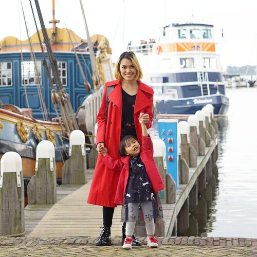 Lookin at the scenery of the bay
Don't forget to read your mail,
Wishing you all a beautiful day
meanwhile we're ready to sail..
#apasih #rhymes #gajelas
.
.
.
#clozetteID #clozetteambassador #lifestyle #momlife #momanddaughter #motheranddaughter #momandbaby #mommyanddaughter #mommyblogger #parentinglife #happinessinframe #twinningwithmommy #twinningwithmom #babyootd #momandbabyootd #twinningootd #twinningoutfits #minime #discoverunder5k