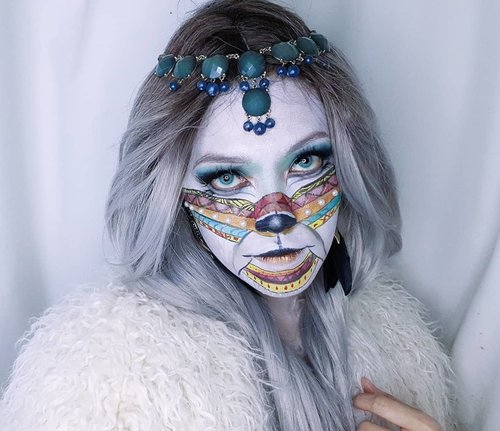 I (always) missed out to post IG story vote. This is a White Lion Descendant look 🦁 lolApparently I can't edit the video in time 🙈 so I submit the previous one instead for #nyxfaceawardsnlanyhoo both looks are horrible comparing to other candidates creations. So it didn't matter. I had fun though, these two are my first face painting experience 😊Tutorial is on my youtube (link in bio) -don't bother watching tho, I truly feel ridiculous 🙈#clozetteID #ibv_sfx @ibv_sfx #wakeupandmakeup @wakeupandmakeup #100daysmakeupchallenge @100daysofmakeupchallenge #mythicalcreaturemakeup #halloweenmakeup #asianbeautyvlogger #nyxcosmeticsnl #nyxcosmeticsid
