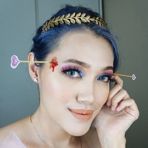 I know you're blind.. but WTH with the wrong shot, Cupid!? Valentine date kemana nih tonite?BTW this make up is inspired from @beautsoup my fave flawless lady 😍...Products used:Face:-@shiseido Radiant Lifting Foundation-@maybelline Instant Anti-Age Eraser-Essence Blush Trio-@selfbeauty_co Glam Up Bronzer-Sleek Solstice Highlighting kitEyebrows: @makeupforeverid brow linerEyes:-@juviasplace masqueradeLips:-@nyxcosmetics_indonesia Lingerie Dawn to Dusk...#ClozetteID #clozetteambassador #beauty #wakeupandmakeup #makeupaddict #MOTD #selfie #LOTD #bblogger #makeuplover #makeupjunkie #nyxcosmeticsID #Indobeautygram #IVGbeauty #wakeup2slay #bunnyneedsmakeup @bunnyneedsmakeup #tampilcantik @tampilcantik #valentinesmakeup #makeup #valentinesmakeuplook #valentineslook #vdaymakeup #vday2020 #sfxmakeup #sfx