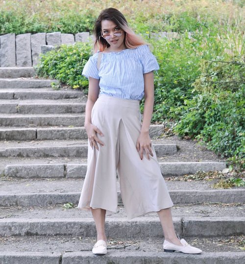 Still obsessed with blues for this #summer 💙💙
.
Outfit details
Earrings: Aliexpress Rp. 8rb
Sunnies: @hm Rp. 26rb
Top: @hm Rp. 34rb
Culottes: @atsthelabel Rp. 89rb
Shoes: @hm 51rb

Total spent: Rp. 208rb 😅
.
Hope everyone's been having a marvelous Monday ❤
And to those in Lombok, stay safe 🙏
.
.
.
#clozetteid #clozettedaily #clozetter #OOTD #OOTDID #ootdindo #OOTDIndonesia #ootdidku #lookbook #lookbookindo #fashion #FOTD #MOTD #fashionblogger #streetstyle #fashionblogger #fblogger
#style #fashionista #picoftheday #WIWT #instafashion #styledootd #styleinspo #fashioninspo #summerootd #summeroutfit #feelingblue #stylemurmer #cheapskatestyle