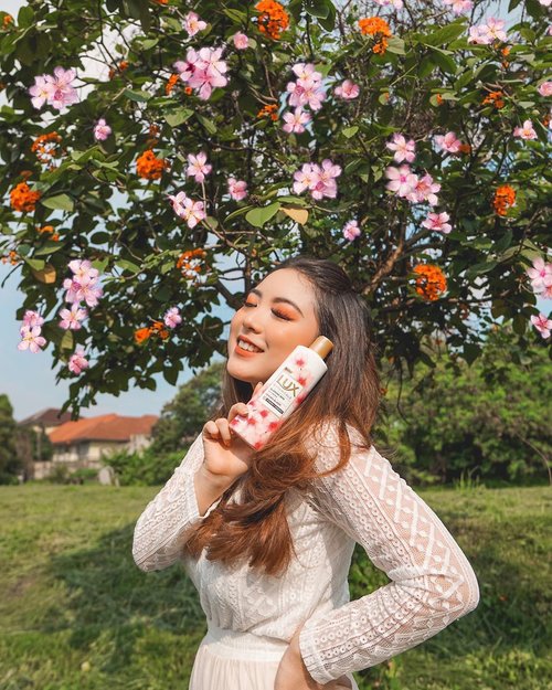 Staying at home motivates me to take a better care of myself, that’s why I’ve been using this Lux Botanicals Sakura Blossom Body Wash to keep myself clean, fresh and smelling nice the whole day! 🌸 This one leaves my skin soft & looking bright because if the Vitamin C Essence in it. It also protects my skin from germs & bacterias around me, so I can feel safe and secure. The scent is super soft and sweet, just like Sakura Blossom. Now I dare you to try this and share your experience with @lux_id at home! 💕—@clozetteid #LUXBotanicals #LetsGlowWithLUX #LUXBotanicalsXClozetteID #ClozetteID.......#stayathome #beauty #skincare #beautyblogger #beautiful #blog #portrait #makeup #body #bodycare #beautyenthusiast #skincareroutine #beautyinfluencer #beautyjunkie #blogger #influencer #lifestyle #makeupjunkie #beautytips #bloggerstyle #tampilcantik #fashionblogger #lifestyleblogger #beautyblog #beautybloggers #fashioninfluencer