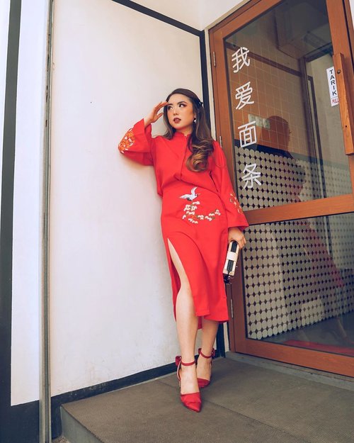 Dressed up for the occasion in @gaudiclothing.id’s Lunar Collection 🏮Loving the touch of oriental embroideries a bit too much! Kindly visit their page for more of their Chinese New Year collection.
—
#GaudiOOTD
📸 @shindyursula
.
.
.
.
.
.
.
#whatiwore #portrait #womensfashion #fashionistas #chinesenewyear #oriental #mandarin #parisian #feminine #spring #elegant #parisienne #parisianstyle #travelblogger #lotd #bloggerstyle #fashion #styleinspo #instastyle #blogger #styleblogger #stylist #fashionblogger #influencer #ootd #fashioninfluencer #style #outfit #clozetteid