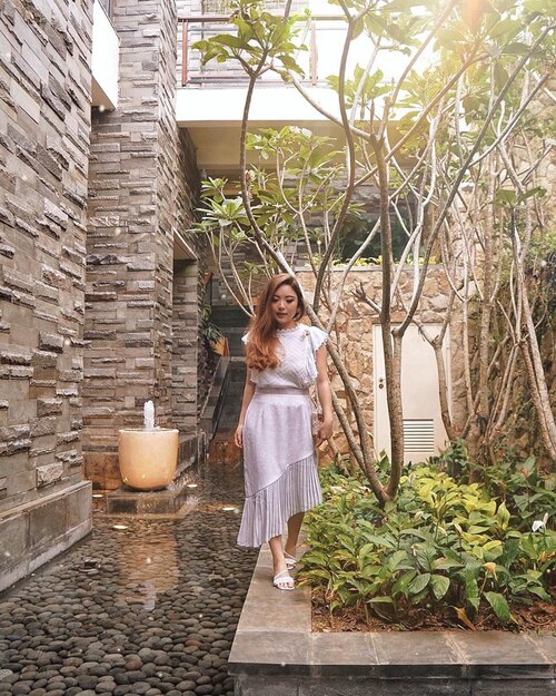 Daily Mantra 🔮;
“I will not drive myself crazy overthinking. Instead, I will trust the path that I’m on and enjoy the moment.”
—
📸 @steviiewong 📍@pullmanciawivimalahills
.
.
.
.
.
.
.
.
.
.
.
#hotel #lifestyle #luxury #holiday #feminine #fashionistas #vacation #leisure #hotel #summer #tropical #ootd #lotd #trend #travel #nature #travelblogger #outfit #traveling #dreamy #chill #bloggerstyle #styleblogger #blogger #fashionblogger #fashionpeople #fashioninfluencer #style #clozetteid