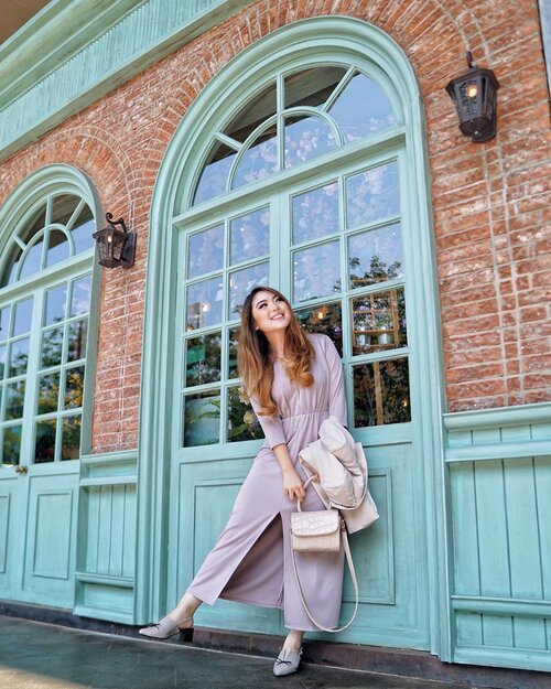 When you do things from your soul, you feel a river moving in you, a joy and contentment 💜
—
Lilac Dress from @foxquinn.official 
Albino Bag from @kimxlim.id 
Heels from @symbolize_shoes 
#PriStyleDiaries
📸 @ovisa___ .
.
.
.
.
.
.
.
#whatiwore #portrait #quirky #city #womensfashion #fashionistas #vintage #parisienne #parisianstyle #dreamy #fun #party #travelblogger #lotd #bloggerstyle #fashion #styleinspo #instastyle #blogger #styleblogger #fashionblogger #influencer #ootd #fashioninfluencer #style #outfit #clozetteid