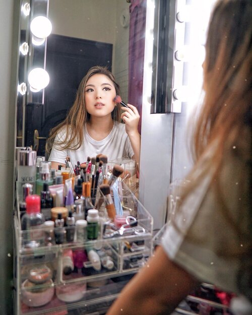 Clean and organized, just how I like it to be ✨ Got my beauty essentials, makeups and skincares in its place now thanks to @acrylic.shop! Didn’t realize how much I need this ( especially in the morning when I’m rushing to get ready 😰 ) until I get one I guess. I ordered these 3 organizers;.❥ Multi-Section Drawer + Small Makeup Organizer ( 2nd slide )❥ Cotton Bud / Pad Holder❥ 5 Drawer Makeup Box.Apart from these, they also got other designs with different functions and sizes that you should check out too ✨ Very pleased of their quality! Go and see more reviews on their page if you’re still doubting ✌🏻........#beauty #beautyblogger #beautyorganizer #mirror #vanity #makeuporgabizer #beautiful #portrait #blog #makeupjunkie #lifestyle #beautyenthusiast #beautyinfluencer #makeuplook #beautyjunkie #blogger #influencer #lifestyle #makeup #beautytips #bloggerstyle #tampilcantik #fashionblogger #makeupreview #ulzzang #lifestyleblogger #fashioninfluencer #clozetteid