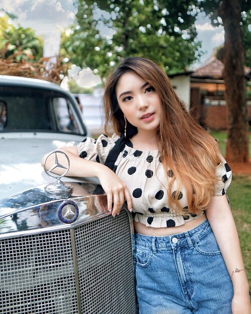 Country girl vibes posing with her folk’s truck at the farm 👩🏻‍🌾🚜 —
Polkadot Top and Jeans from @pomelofashion 
Heart Bracelet from @madedifferentco.id —
📸 @steviiewong 
#PriStyleDiaries
.
.
.
.
.
.
#whatiwore #portrait #nature #autumn #fall #chic #feminine #country #retro #vintage #womensfashion #fashionistas #vacation #summer #travelblogger #lotd #bloggerstyle #fashion #styleinspo #instastyle #blogger #styleblogger #fashionblogger #influencer #ootd #fashioninfluencer #style #outfit #clozetteid