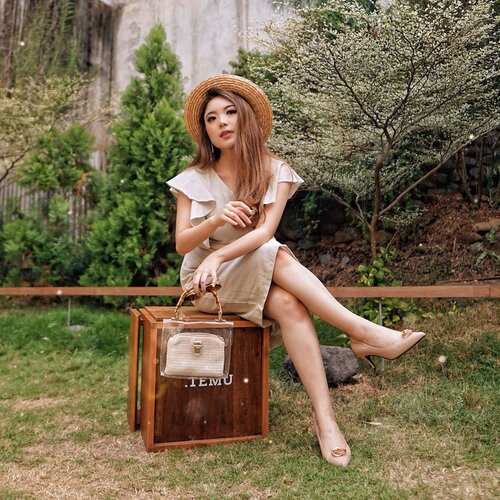 Sophrosyne (n.)
A healthy state of mind, characterized by self control, moderation, and a deep awareness of one’s true self, and resulting in true happiness.
—
Linen Dress from @pevati.id 
Bag from @monobeach.id 
Heels from @luccavudorsg —
📸 @steviiewong 
#PriStyleDiaries
.
.
.
.
.
.
.
.
.
.
#whatiwore #womensfashion #fashionistas #summer #sun #summerfashion #garden #tropical #trend #fashionable #ootdinspiration #ootdbloggers #lotd #fashionblog #bloggerstyle #fashion #wiwt #styleinspo #instastyle #ootd #styleblogger #blogger #fashionblogger #fashionpeople #fashioninfluencer #style #outfit #clozetteid