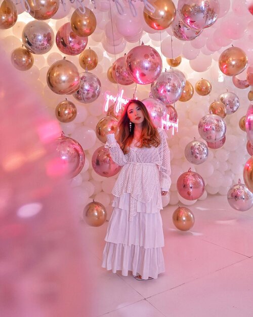 Swept me off my feet in this crazy world full of the strangest, yet magical hallucinations 💗🌈 —
Pearl Earrings from @morningsun.id 
Rabia Dress from @clleofficial 
Libby Skirt in White from @andotherdays x @ayladimitri
📸 @shindyursula
.
.
.
.
.
.
.
.
. 
#whatiwore #womensfashion #art #neon #fashionistas #dreamy #rainbow #balloons #portrait #ootdinspiration #ootdbloggers #lotd #fashionblog #bloggerstyle #fashion #wiwt #stylist #ootd #styleblogger #blogger #fashionblogger #fashionpeople #influencer #style #outfit #clozetteid