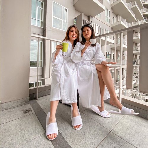 Morning sip + Vitamin D intake in the morning with @vm_3596. Such lovely view overlooking the infinity pool from our room balcony at @oakwoodresidencecikarang 🙌🏻
—
📸 @steviiewong .
.
.
.
.
.
.
#insipiration #morning #whatiwore #portrait #womensfashion #fashionistas #parisian #summer #feminine #elegant #parisienne #parisianstyle #lotd #bloggerstyle #fashion #styleinspo #instastyle #blogger #styleblogger #stylist #fashionblogger #influencer #ootd #fashioninfluencer #style #outfit #clozetteid