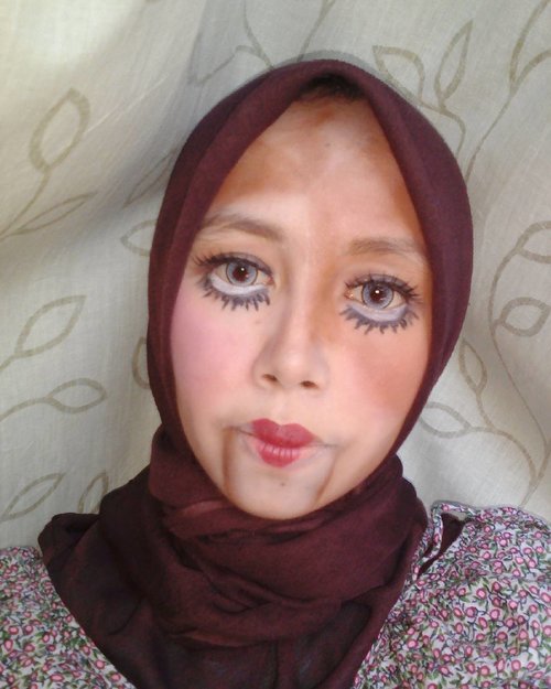 Broken doll inspired by @marioncameleon .
.
.
#medanbeautygram #indobeautygram #halloween2017 #makeupaddict #makeupenthusiast #halloweenmakeup #clozetteid #beauty #makeup #hijabmakeup #halloweenmakeuptutorial #kbbv