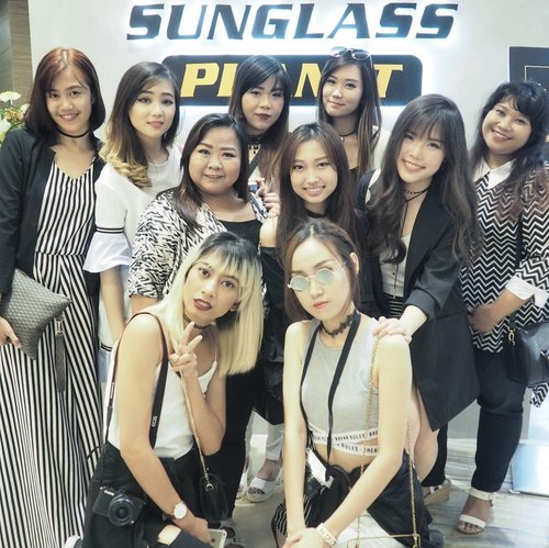 (1/3)

Yeay! Thankyou @sunglassplanet for having us! Have a visit to their store in G level /62 at @pakuwonmall #Surabaya. They're having 20% off promo and there are many style of sunglasses available from various brands.😎😎👌
#girlsquad

#ootd #sunglassplanet #clozetteid