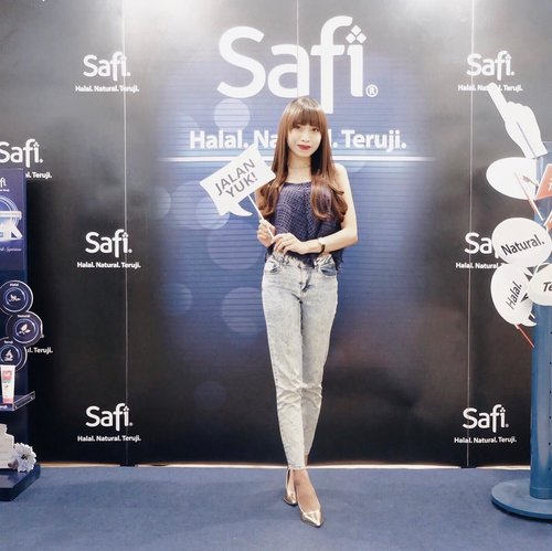 Glad to be —the part of @safiindonesia event 😍.I know about this brand a long time ago, but I never tried it and that day ! Finally ! I can tried the best product from @safiindonesia institute and I was amazed 👌🏻.@safiindonesia product is pretty good really. Especially, the cleansing step and gold serum for anti-aging 😍.Mini review is already up !Wait for the full review on my blog.Stay tune 🌻...#clozetteid #safi #saficosmetics #makeuptutorial #makeup #potd #ootd #ootdfashion #ootdshare #fashion #style #halal #blogger #bloggerstyle #bloggers #bloggerlife #bloggerindo
