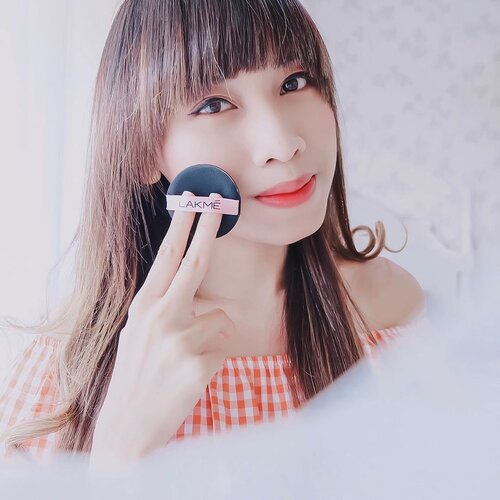 I’m proudly introduce to you,Lakme 9 to 5 Reinvent Primer Matte Cushion Foundation. Really, this is the one of the best cushion of the year 😍-What’s good?Tinted moisture textureVelvet-Matte finishMedium to high coverageSPF 30Super light-wearingAll day no touch up, omg !Last up to 8hrs++ without sebumNo need put any powder againSuitable for all skin typeSensitive skin approved 💯Down side?There’s no down side so far.I RATE IT 5/5 !-Trust me !You’ll never regret or disappointed after trying this cushion. The quality is pretty good, the price super affordable and available in 6 shade. Psttt ! There’s a promo for this cushion. Please check it on @lakmemakeup official account at shopee. Buy now or you’ll regret soon 😛...#clozetteid #cushionserbabisa#alldaynotouch#lakmemakeup#ClozetteID#cushionfoundation #lakmecushion #cushionrecommendation #bestcushion #tephcollaboration #bloggersurabaya #bloggerjakarta