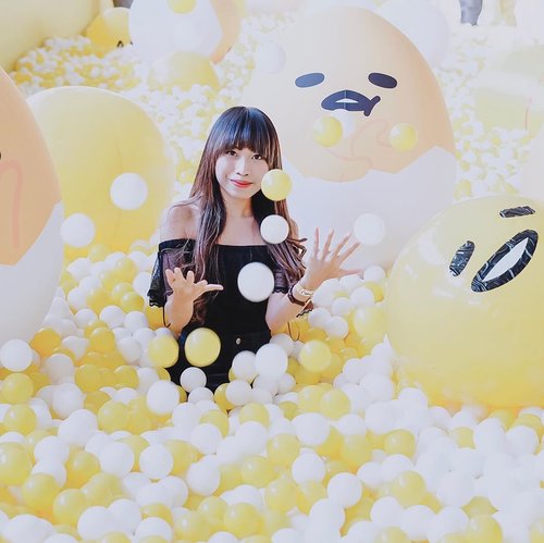 The biggest,ball pool in town 😍-Are you Gudetama lovers?Let’s try the giant Gudetama Ball Pool 🐣This pool is open start from from 4 October ‘till 17th Novermber 2019. On 2nd Floor Atrium @lenmarcmall Surabaya-Entry Ticket:Weekdays (Mon-Thu) : IDR 35K/45 minutes/personWeekend (Fri-Sun): IDR 50K/person-Invite your friends and bring your child to play together at Gudetama Ball Pool 🐣🥚...#clozetteid #GudetamaBallPool#BallPool#Gudetama#PlayLand#EventsOnLenmarc#crystalteam#gudetama #gudetamasurabaya #tephcollaboration #gudetamalover #gudetamasanrio #thebiggestpool#ballpool