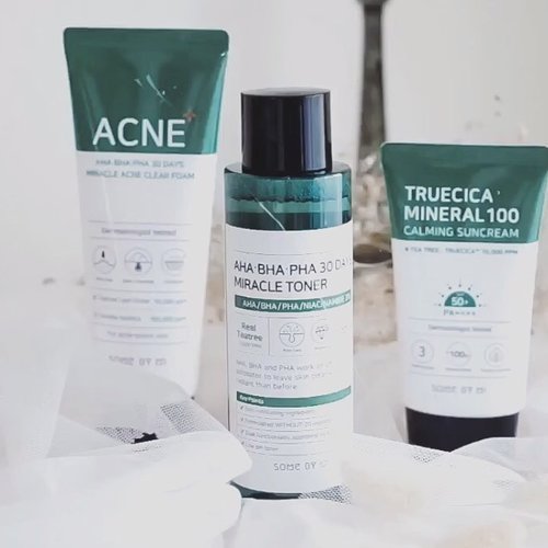 Here’s step by step to use :MIRACLE ACNE CLEAR FOAMTRUECICA MINERAL 100 CALMING SUNSCREENMIRACLE TONERI hope you enjoy my video guys !I put so much effort to create this video.This is my 1st cinematic video 🙈-Need review?Check my preview post.Thank you @somebymi @somebymi.indonesia ...#clozetteid #somebymi #somebymiindonesia#somebymitoner #somebymesunscreen #truecicamineral100calmingsuncream #miracleacneclearfoam #bloggersurabaya #bloggerjakarta