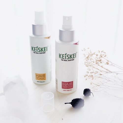 Keiske Hair Care —
Made from 100% Ashitaba extract 😍
.
If you never heard about ashitaba, ashitaba is a herbal leaf which has a lot of benefits !
The best product from @keiskeiindonesia is KEISKE HAIR TONIC 🤩
It will help you to grow a new hair.
Bye bye hair fall problem 👌🏻
.
Keiskei has 3 products :
Hair Tonic
Shampoo
Hair perfume conditioner
.
Mini review?
Check on my previous post 🌻
.
.
#Penumbuhrambut #Keiskeii #Haircare #Perawatanrambut #Beauty #Kecantikan #Kesehatan #SBBxKeiskeiiIndonesia
.
.
.
#clozetteid 
#potd 
#flatlay 
#keiskei 
#keiskeiindonesia 
#review 
#blogger 
#bloggerindo 
#뷰티블로거
#대한민국
#서울
#제주
#유행
#라이프스타일
#구성하다