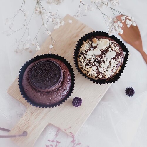 Wednesday sweet treat,A brownies in cup from @onnkook ! 😍...#clozetteid #brownies #browniesincup #oreobrownies #almondbrownies #tephcollaboration #surabayafood #browniessurabaya #onnkook#cake #cupcakesurabaya #jajansurabaya #foodiesurabaya