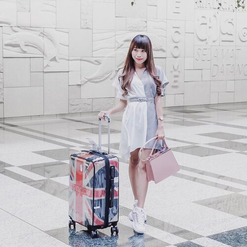 #throwback !
Ups, I almost forgot to post
my airport #ootd 🙈
.
.
.
#clozetteid 
#tephtraveldiary 
#singapore 
#changiairport 
#changiairportsingapore 
#singaporechangiairport 
#changiterminal3 
#travelblogger 
#travelgram 
#travelaroundtheworld 
#exploresingapore 
#shoxsquad 
#airportfashion 
#airportoutfit 
#bloggersurabaya 
#bloggerjakarta